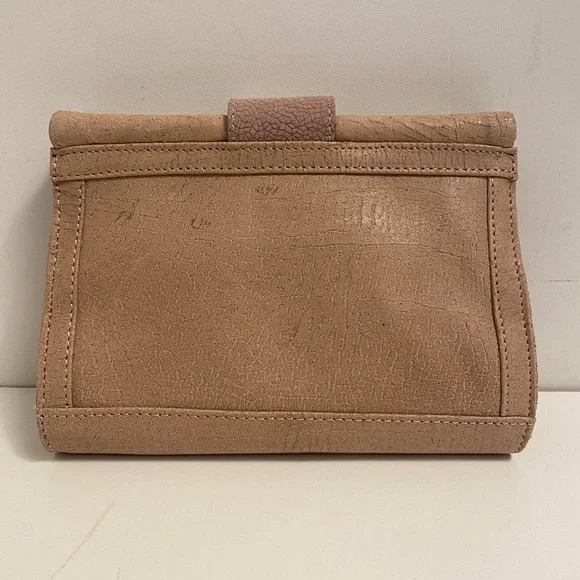 Elegant Tan/Nude Women's Clutch - Picture 4 of 7